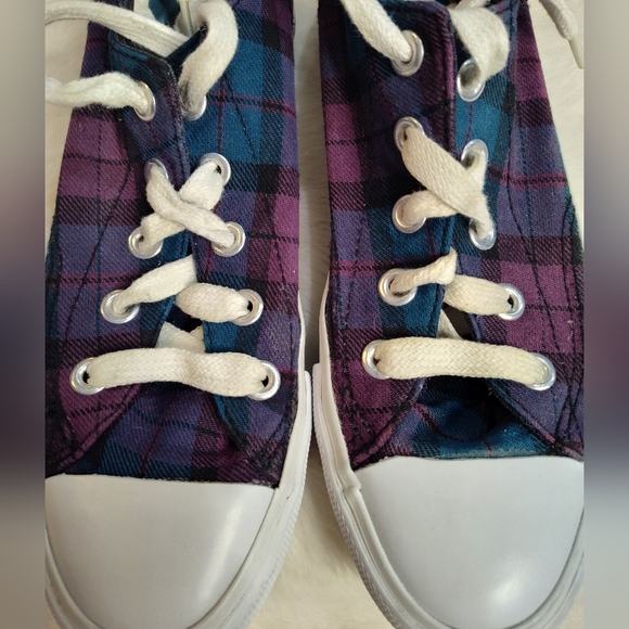 Airwalk Purple And Blue Plaid Canvas Sneakers with White Laces - Picture 13 of 16